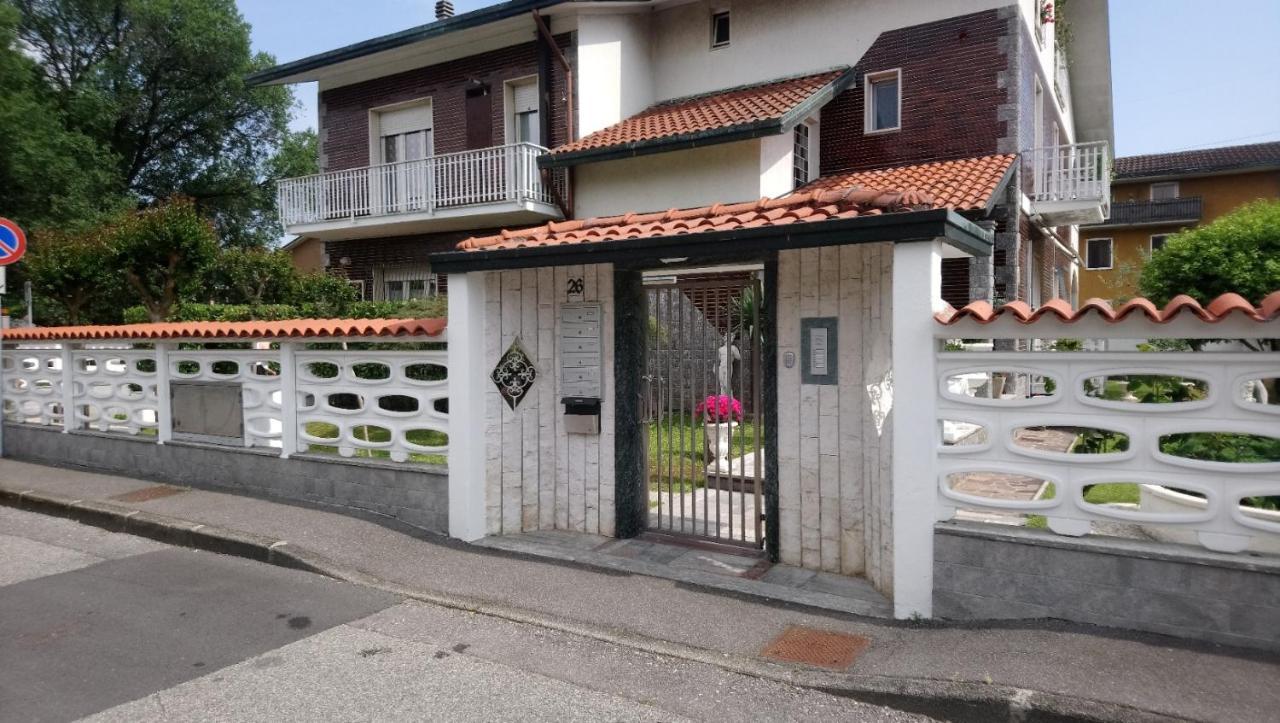 Milano Lodge Bussero Bagian luar foto